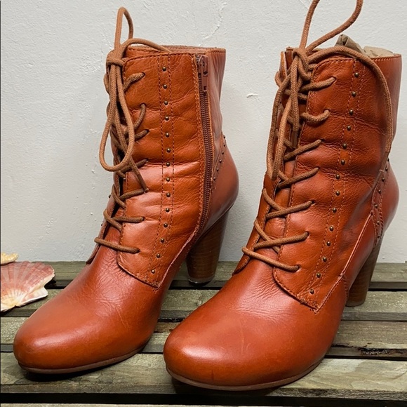 CROWN VINTAGE Brown Leather Lace Up Ankle Booties